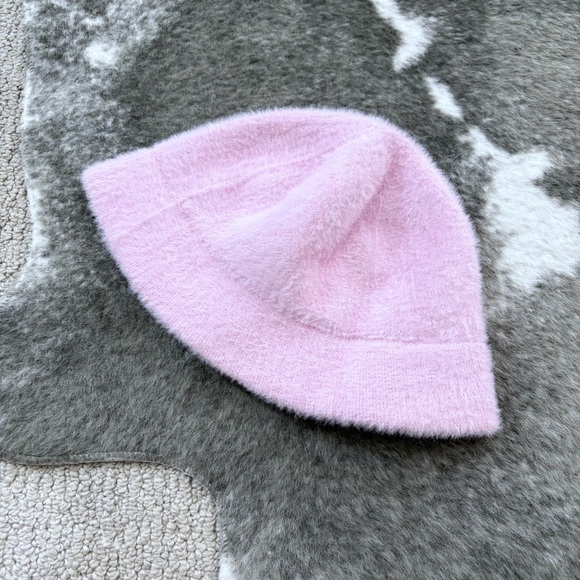 F21 Fuzzy Pink Bucket Hat - Picture 3 of 12